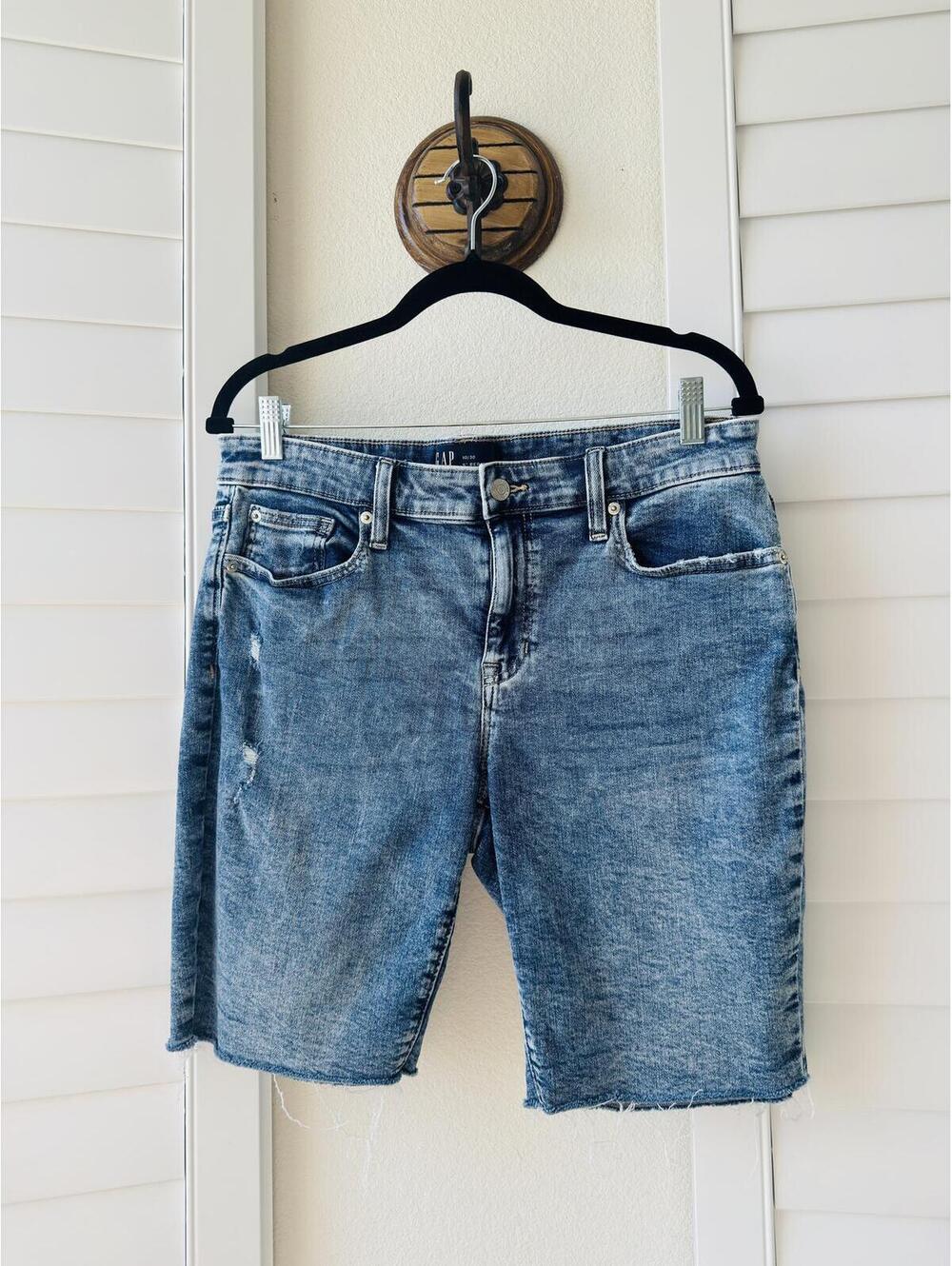GAP Denim 9" Bermuda Shorts Size 10/30 - Picture 3 of 9